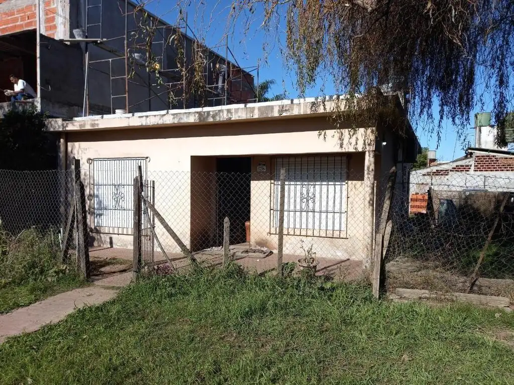 Casa a la venta de 3 ambientes  en Cuartel V