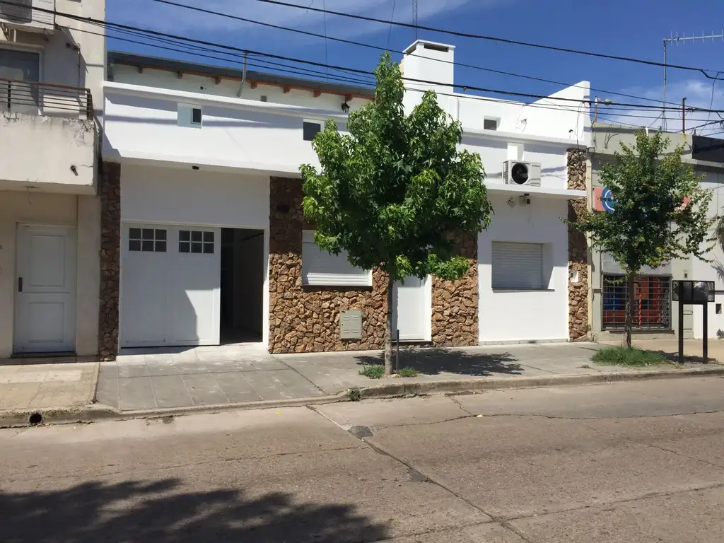 Alquilo hermosa casa centrica  de 2 Dorm en Villa Constituc