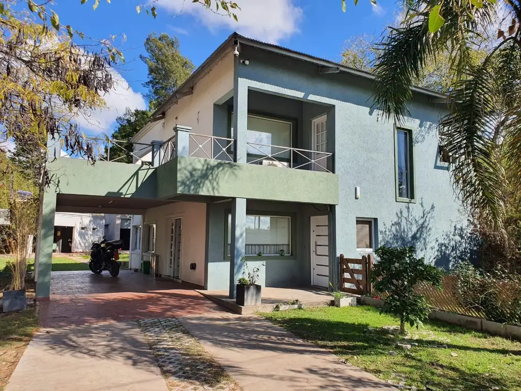 Casa en venta, lote en esquina. Francisco Álvarez.