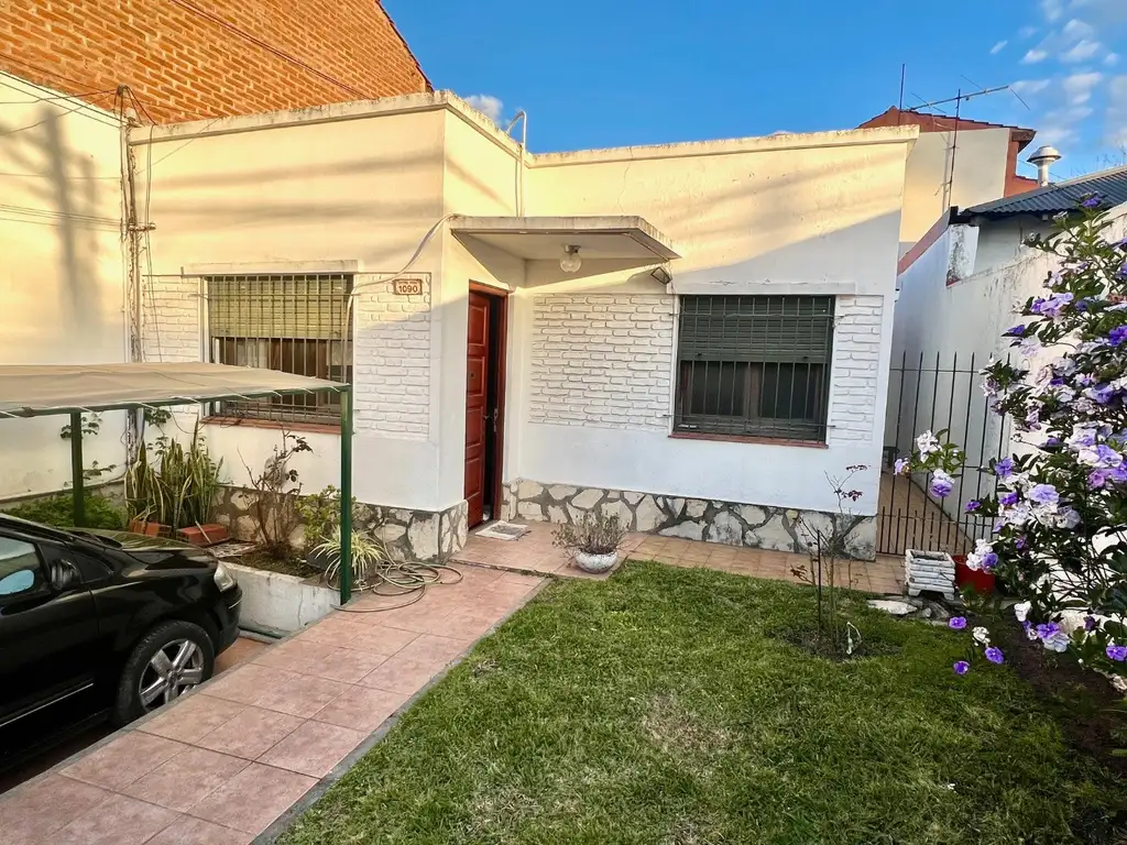 Martínez: Casa de 3 Amb S/lote de 7.23x22.3 Ideal Ampliación. Apto Credito