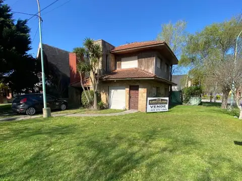 Chalet barrio Constitución de 3 amb con cochera pasante