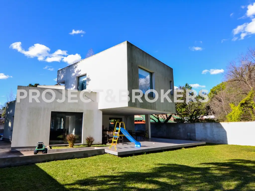 Maravillosa casa en Parque Leloir