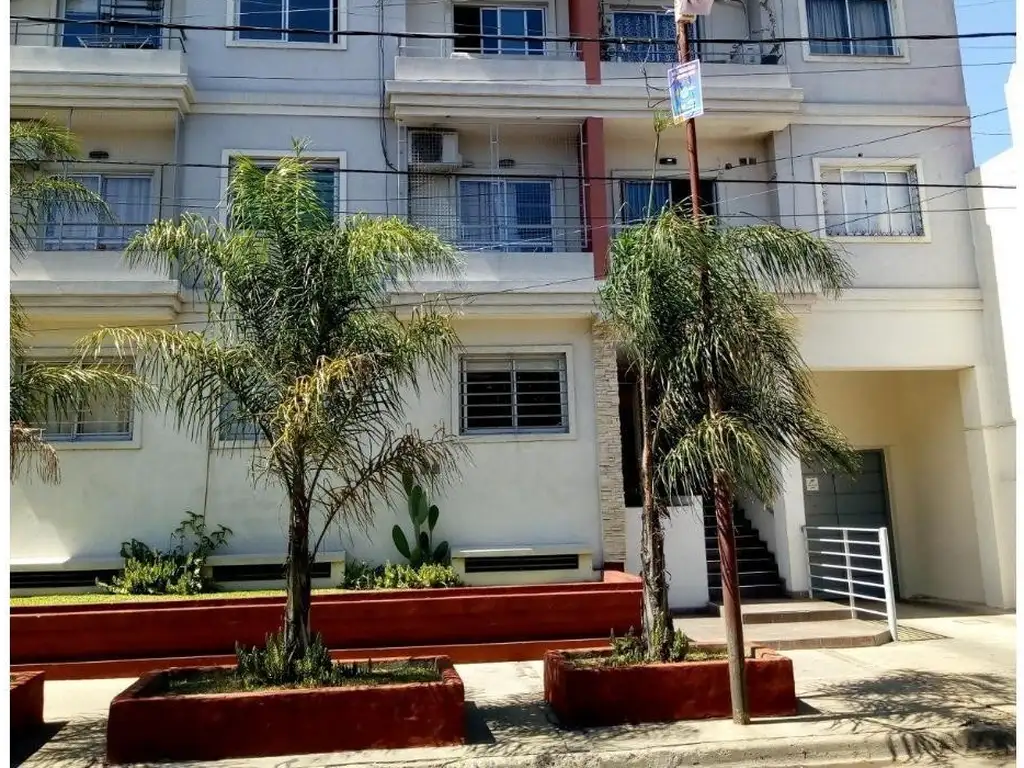 DEPARTAMENTO DE 2 AMBIENTES CON COCHERA EN RAMOS MEJIA SUR E