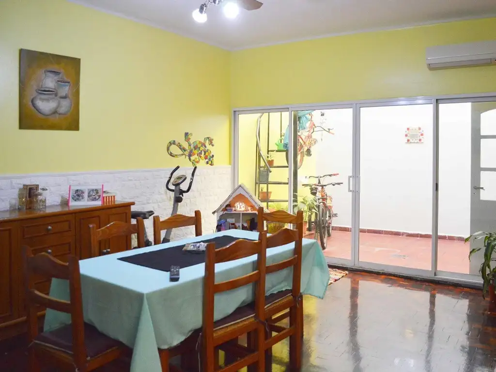 CASA 2 DOMI A METROS DE SAN MARTIN Y LAMADRID IMPECABLE!