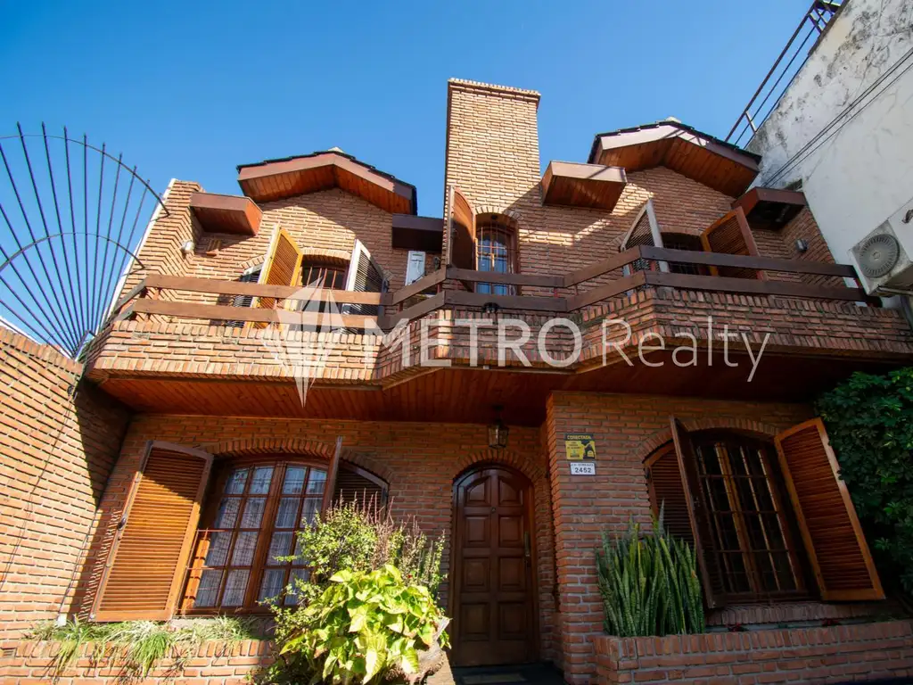 Casa en  Venta 6 ambientes con cochera en Villa del Parque