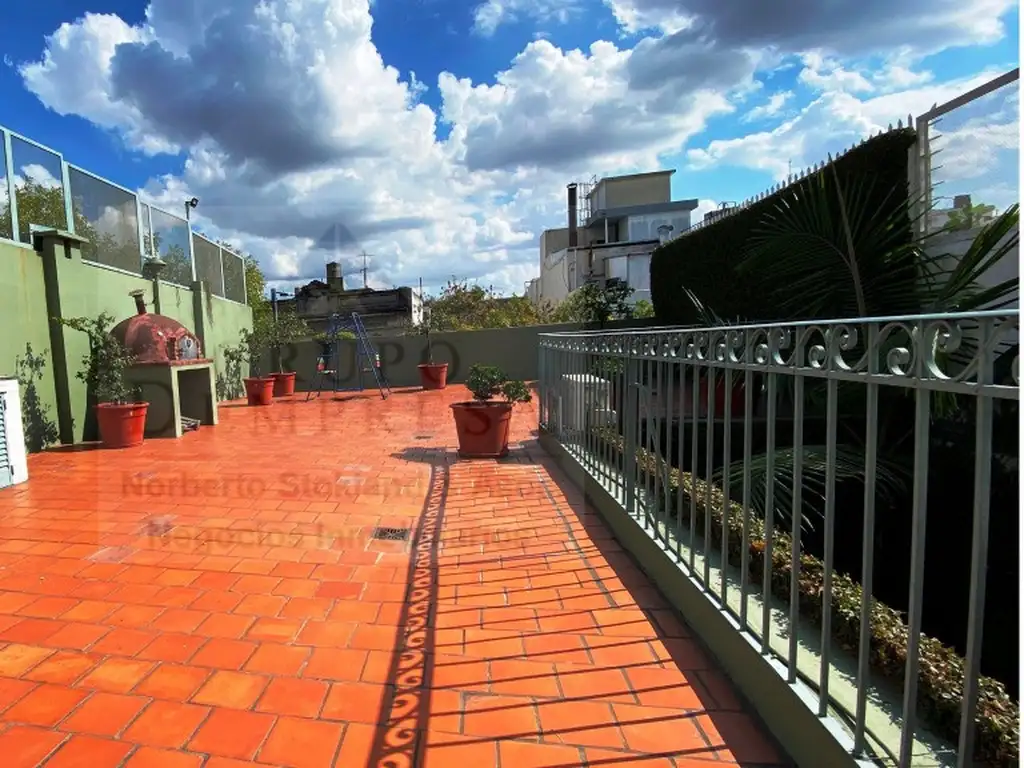 BOEDO.VENTA.IMPECABLE CASA 242 m2 CUBIERTOS   TERRAZA 100 m2. 5 DORM   PATIO