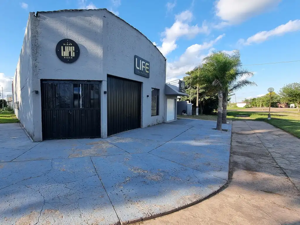 Casa más salón bailable en venta Arroyo Ceibal