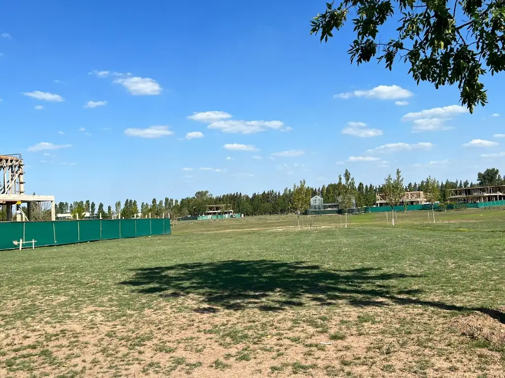 VENTA DE LOTE CON FONDO AL LAGO EN TERRAVISTA 1200M2