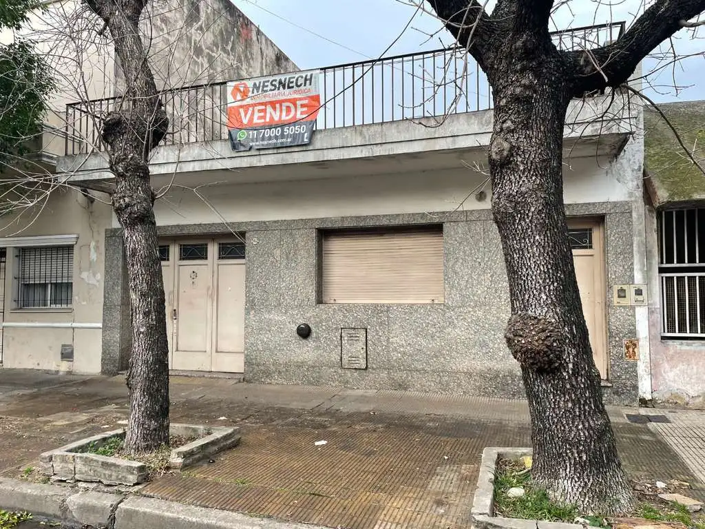 Casa 4 ambientes con patio, terraza y cochera, sobre Lote Propio Terreno Parque Chacabuco