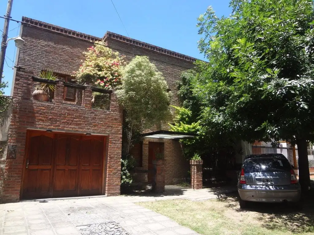 CASA EN VENTA -  GONNET