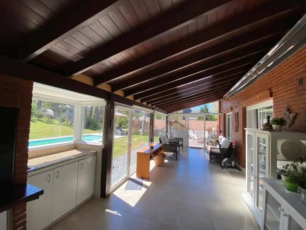 A5 | VENTA Casa tipo chalet - quincho y pileta