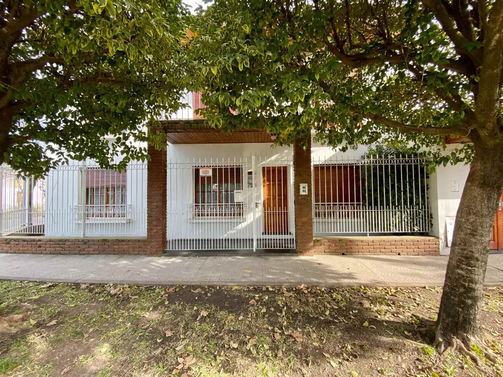 Casa de 4 dormitorios en venta, La Plata