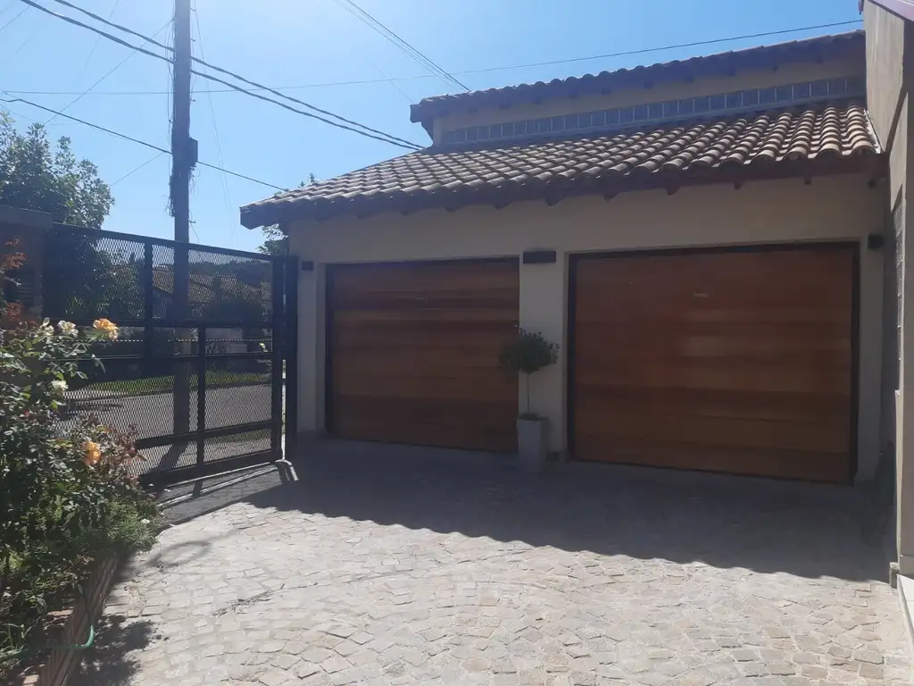 Casa en Venta - 4 ambientes - USD 239.000