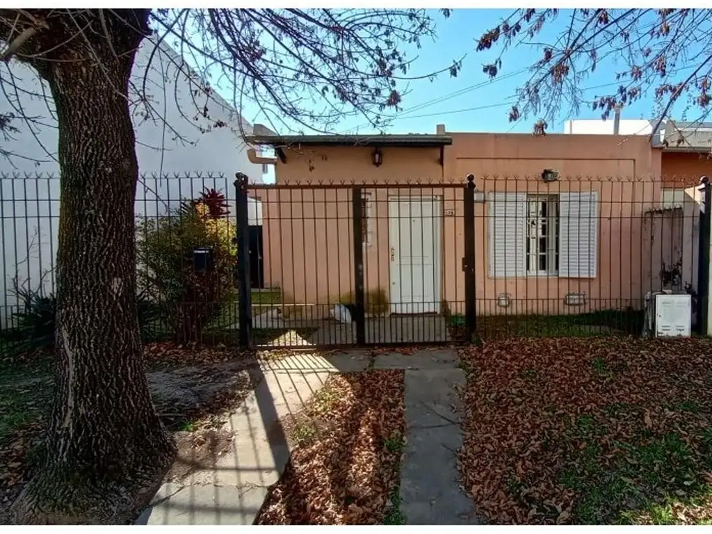 Se vende impecable casa, se acepta permuta