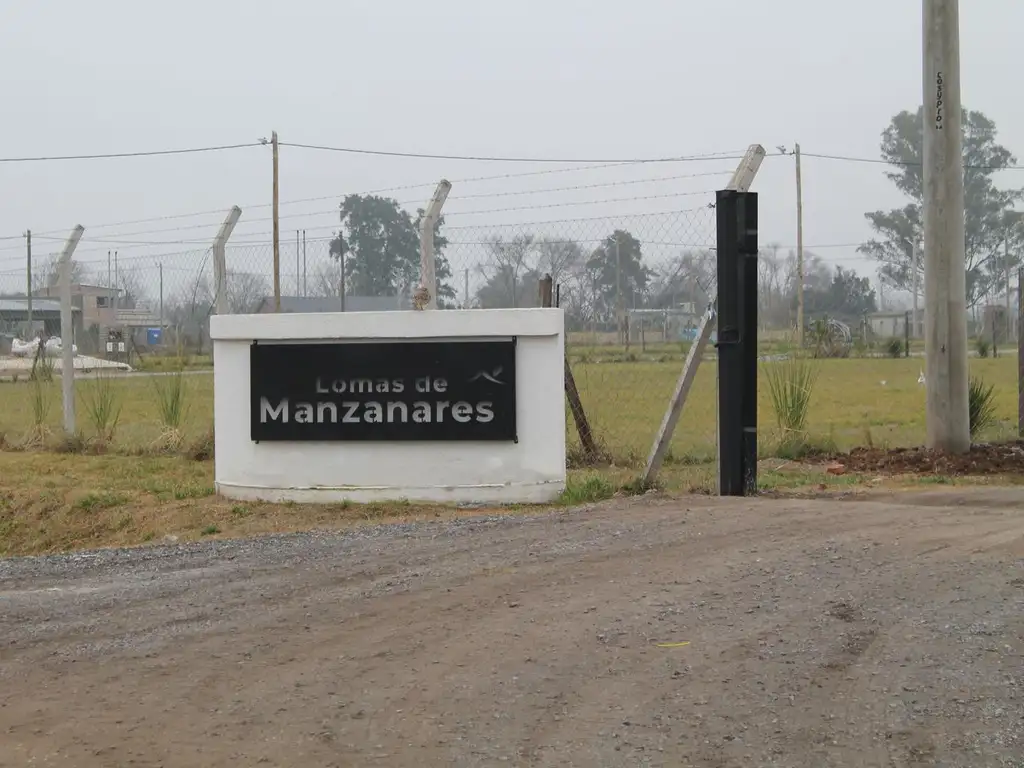 Terreno en  Lomas de Manzanares Barrio Semi Abierto