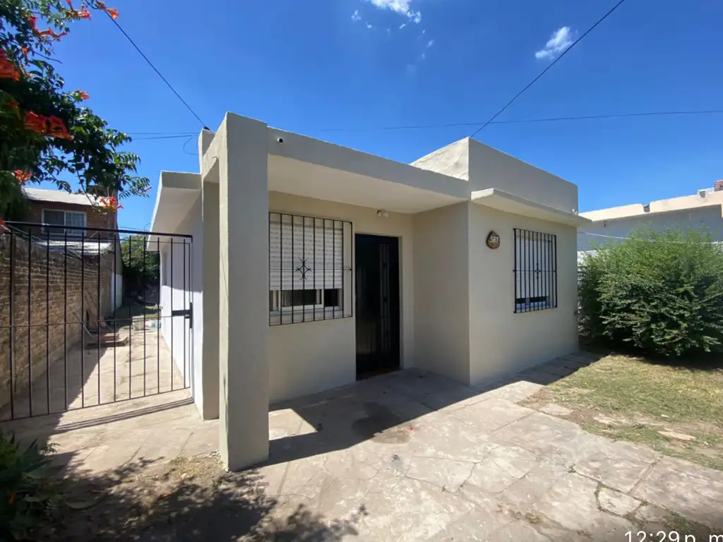 Casa en venta 3 ambientes - Mariano Acosta Centro