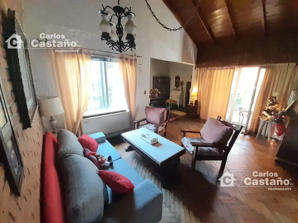 A 3/c de Av. Maipú y Cerca de CABA, Chalet en 2 Plantas Ideal 2 Familias, 270m2