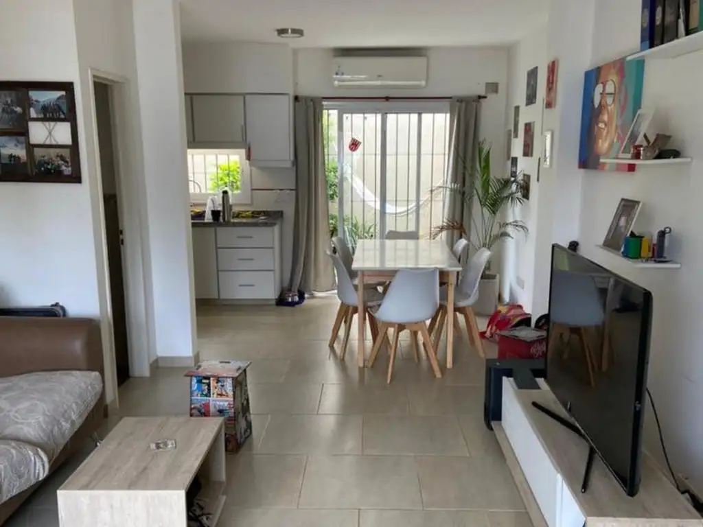 Duplex Barrio Los Portones estrenar venta