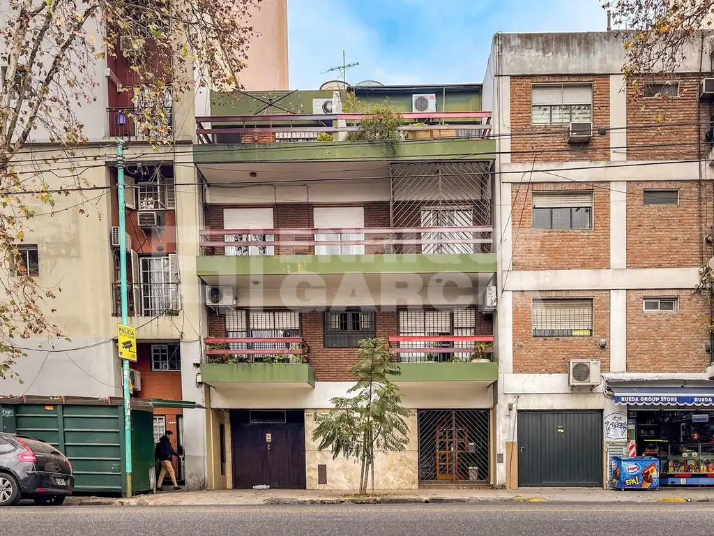 VENTA TRIPLEX 4 AMBIENTES COCHERA BAUL TERRAZA PARRILLA