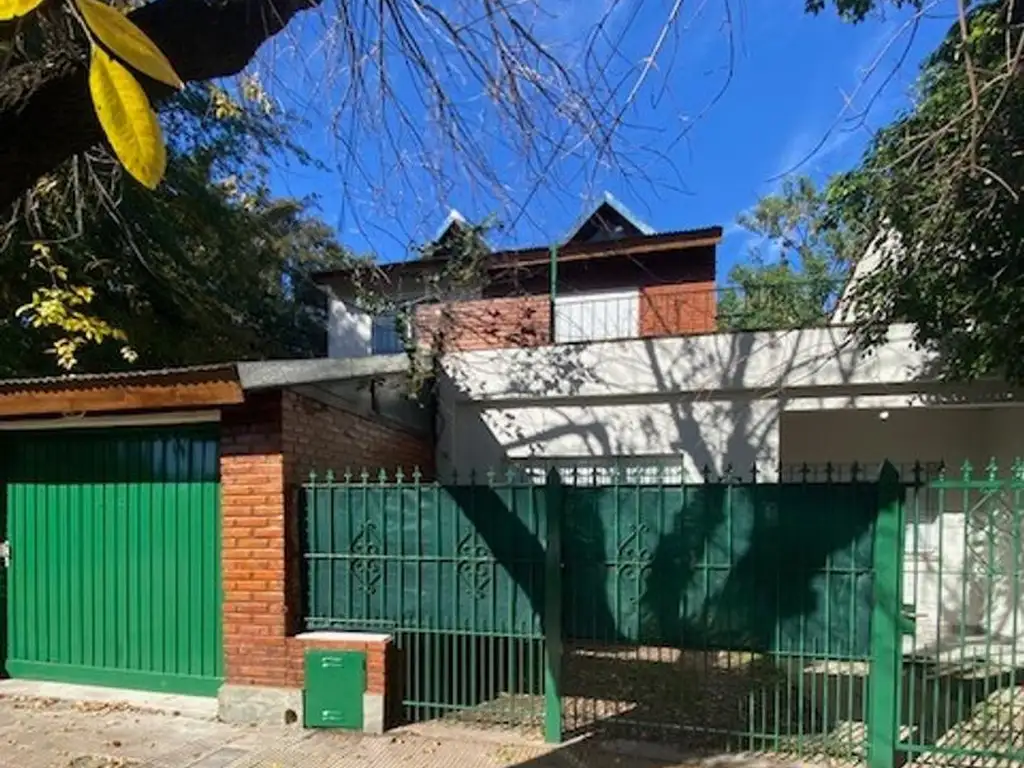 Casa de 5 ambientes en venta en Villa Morra