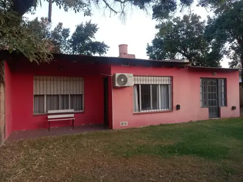 CASA INTERNA CON JARDÍN Y ENTRADA VEHICULAR