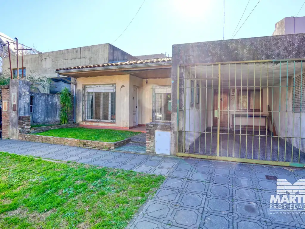 Casa en  venta en Martínez 3 ambientes con jardín