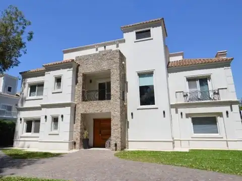 CASA EN VENTA :: CAMPOS DE ALVAREZ :: 6 AMBIENTES