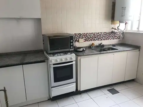 MUY LUMINOSO depto en 1er piso x esc. TODO ELECTRICO, Cocina complet. Muy Amplio. Excelente zona 