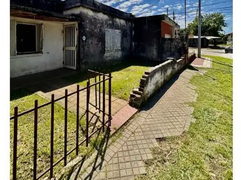 Venta: casa a reciclar en San Lorenzo, Santa Fe.