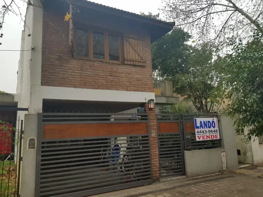 Duplex 4 ambientes con patio y cochera