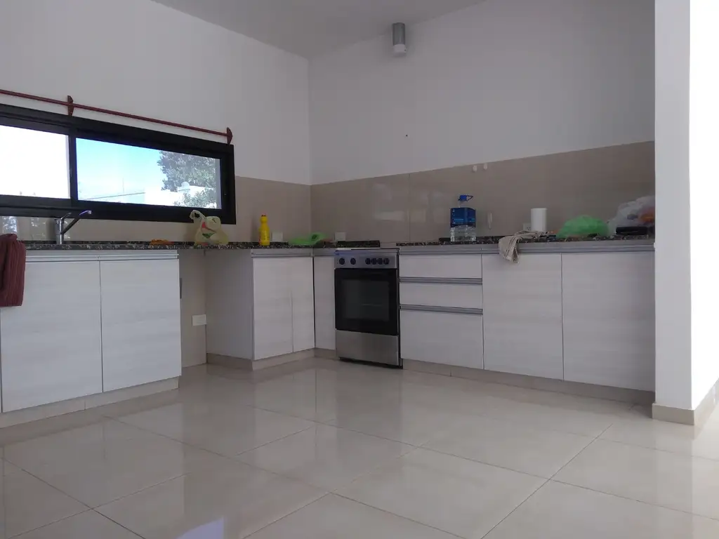 Casa en Alquiler con cochera