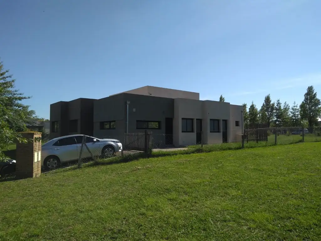 Casa en Alquiler - 6 ambientes - $ 300.000