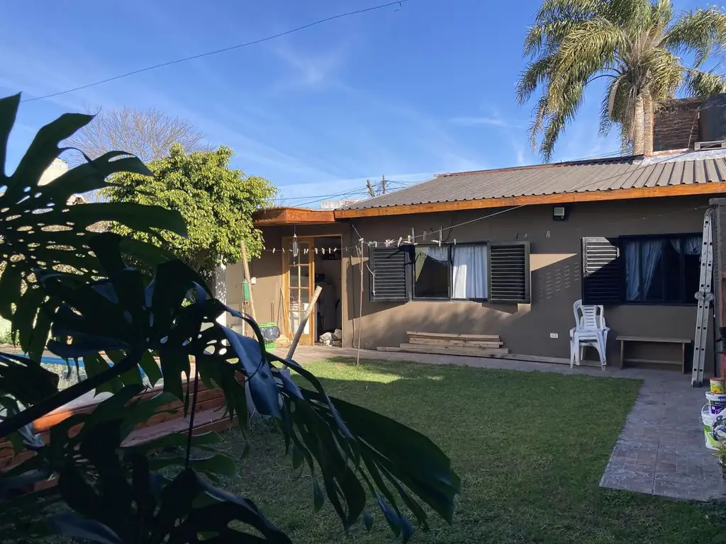 Casa en venta - 2 dormitorios 1 baño - 114mts2 - Tolosa