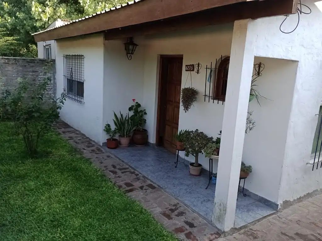 Excelente casa en Venta en DEL VISO- B° La Loma