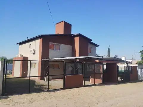 "Vendo Complejo de 4 departamentos y Piscona"