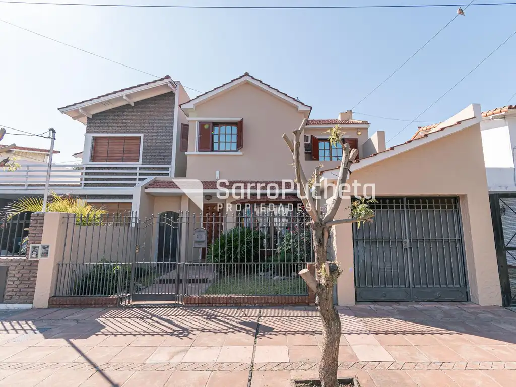 Venta casa 4 ambientes con piscina y quincho en Haedo.