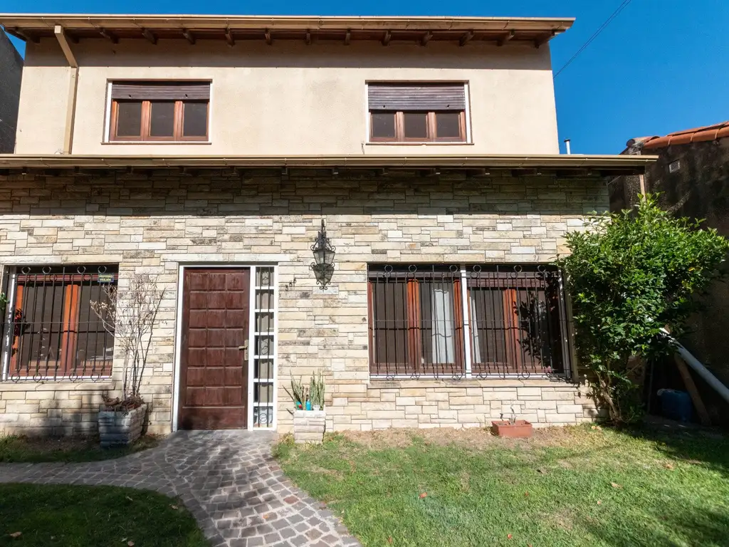 Buratti. Casa lote propio en La Lucila. San Lorenzo 500