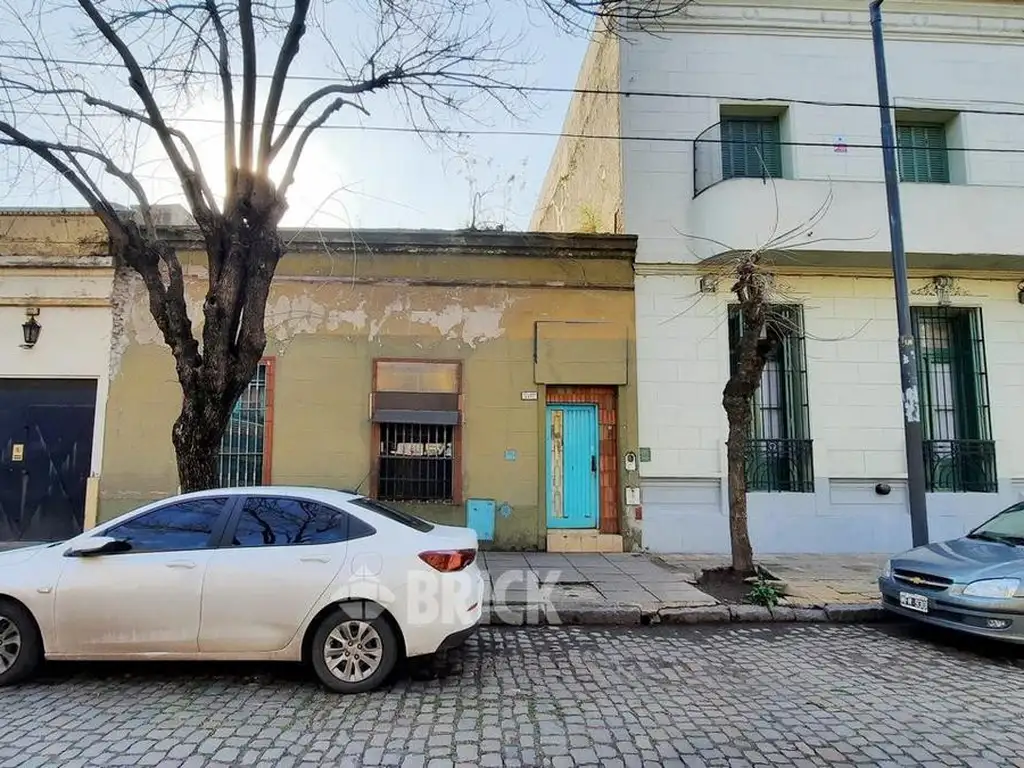 (A RECICLAR) CASA EN LOTE DE 8.66X16 MTS - 110 M2 CUB PATIO C/PARRILLA COMEDOR DIARIO - BARRACAS