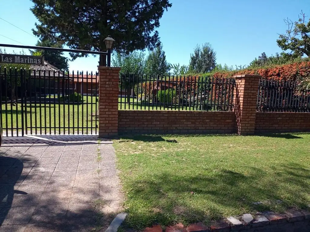 CASA A LA VENTA BARRIO JARDINES DE SANTA OLIVA