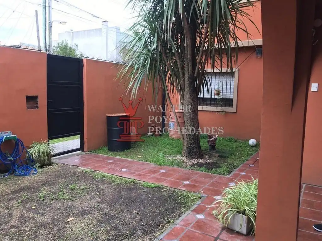 Venta casa tres dormitorios, en dos plantas, Quilmes, detalles de categoria!