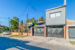 Casa en venta - 3 Dormitorios 3 Baños - Cocheras - 800Mts2 - Manuel B. Gonnet, La Plata 