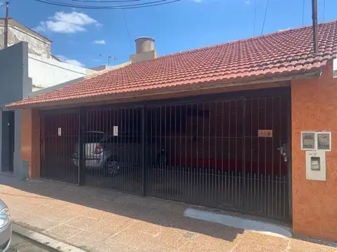 CASA IDEAL 2 FAMILIAS CON ENTRADA PARA AUTOS