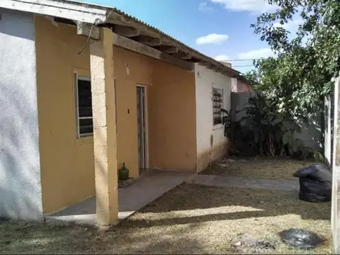 Casa en venta - 2 Dormitorios 1 Baño 2 Cocheras - 302Mts2 - Tapalqué