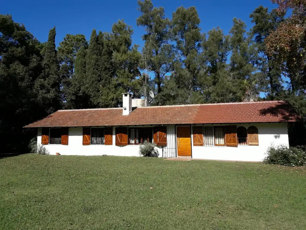 Casa en venta - 6 Dormitorios 5 Baños - 11.900Mts2 - Los Hornos, Lobos