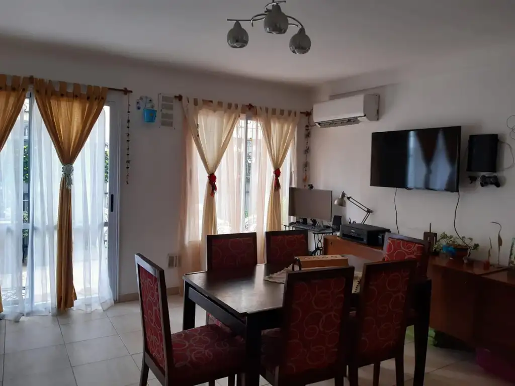 EN VENTA PH DE 2 AMBIENTES CON PATIO UBICADO EN LA ZONA DE VILLA SARMIENTO, HAEDO - FICHA 8731