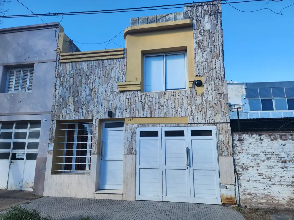 Vendo Casa Céntrica - Permuto por Mayor Valor en Barrio Privado