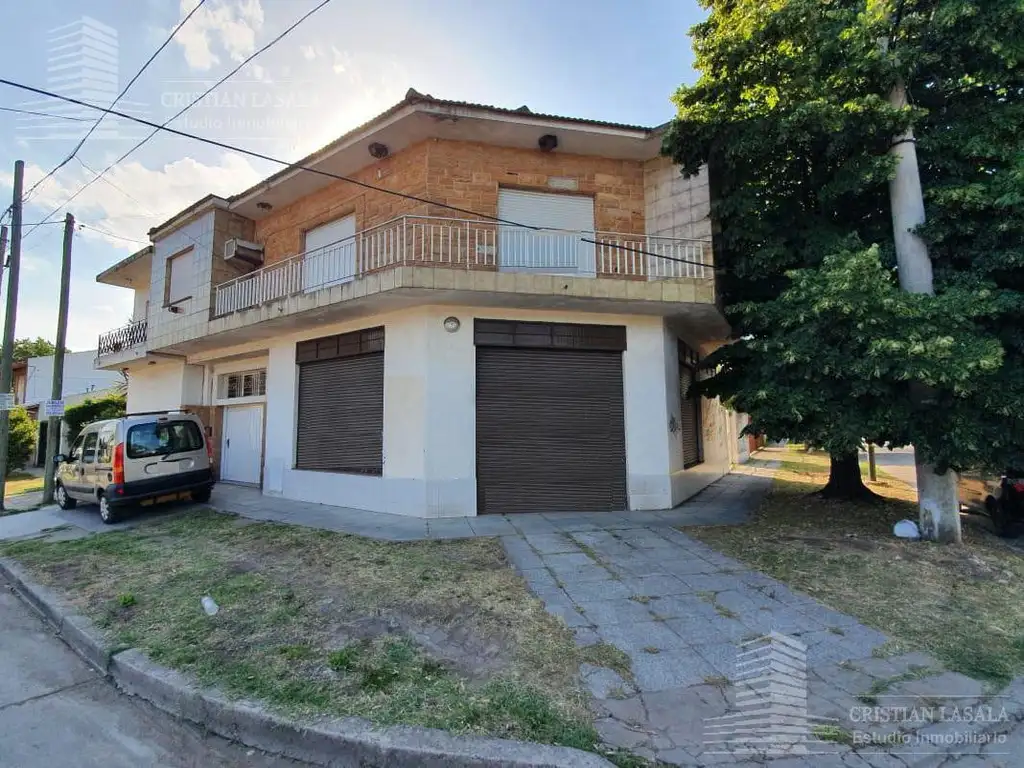 CASA AMERICANA3 AMBIENTES EN DOS PLANTAS CON LOCAL COMERCIAL- Ituzaingó Norte