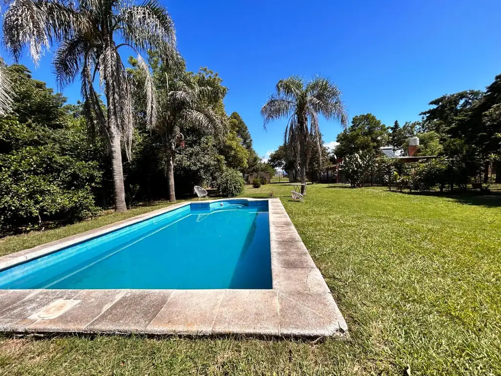 Uruguay 3900, Alvear, Hermosa Quinta, 1980 m2, piscina.