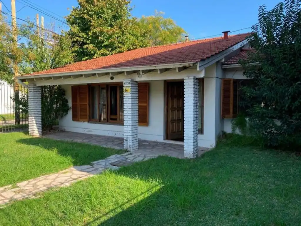 Villa Adelina, Casa A  Refaccionar Con Lindo Jardín En Muy Buena Ubicación