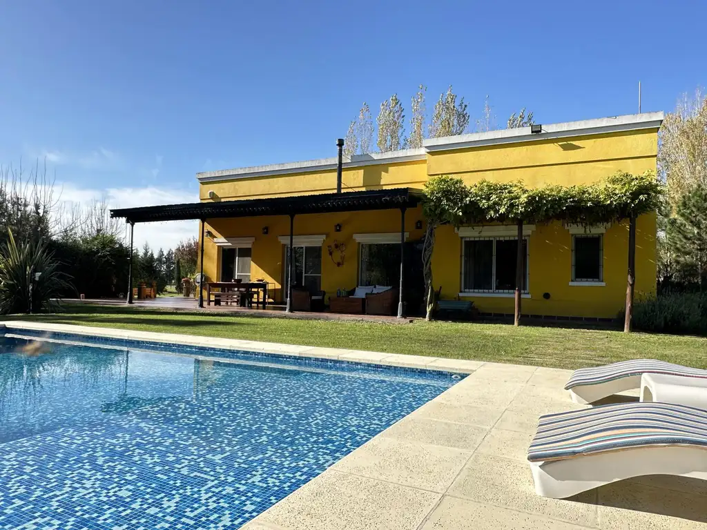 Venta Casa en Chacras de Uribelarrea, 2 habitaciones piscina